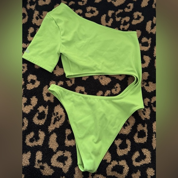 ALO Yoga Body Wave Cut Out One Piece Bodysuit Swimsuit Green Apple Size XS - Picture 7 of 8